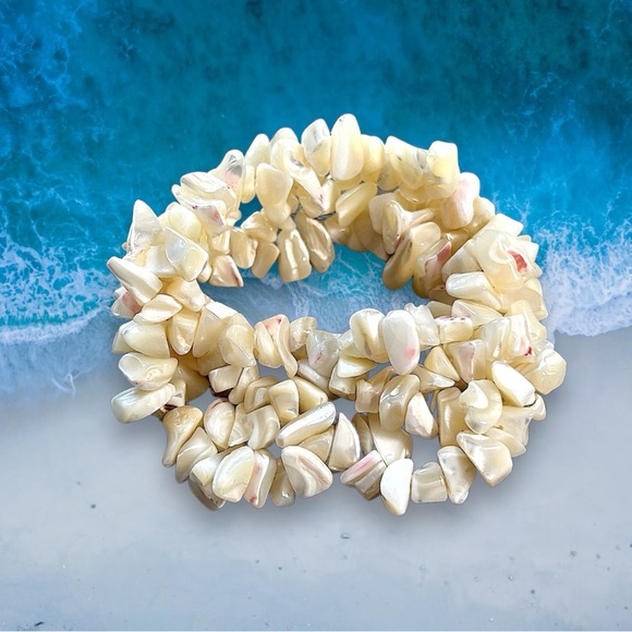 VINTAGE 1950s Sea Shell stretch cuff bracelet - Picture 1 of 16